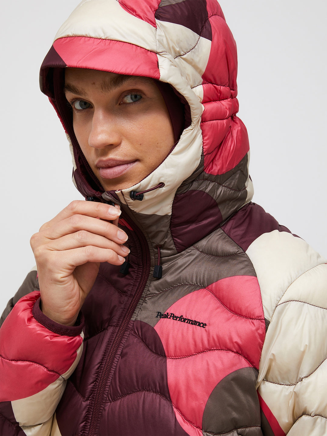 Peak Performance Women's Helium AOP Down Hood Jacket
