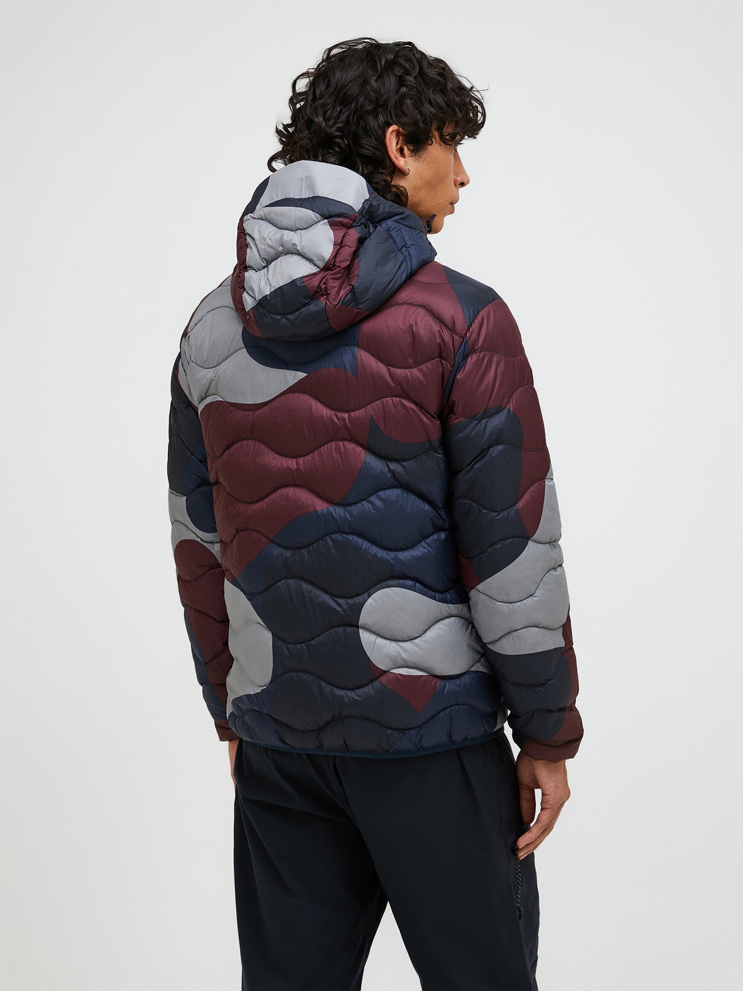 Peak Performance Men's Helium AOP Down Hooded Jacket