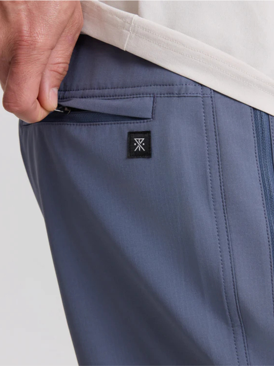 Venture Hybrid Trunk